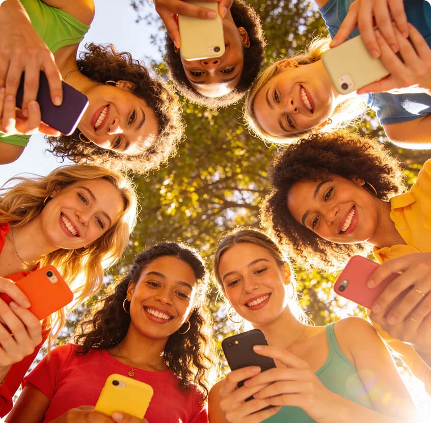 Mujeres con celular