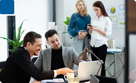 Personas trabajando