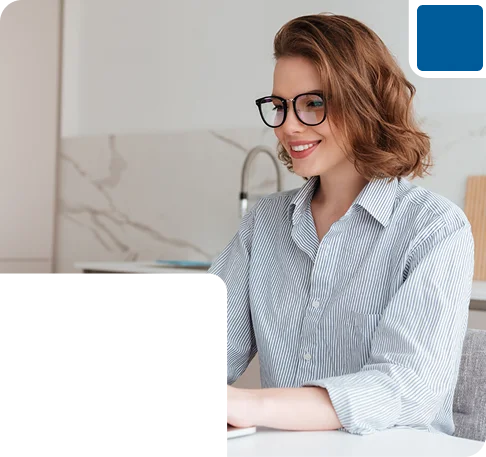 Mujer en computadora
